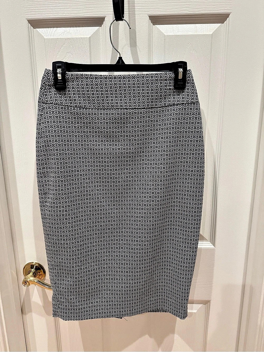 The Limited  Geometric Pencil Skirt in Navy & White Size 2 Like New